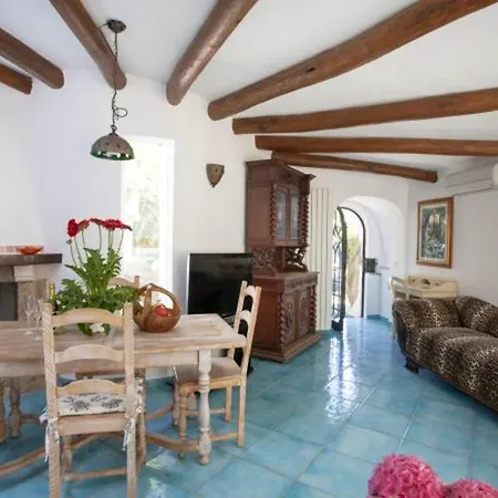 Holiday home Garden Villa: Poolside Retreat Near *