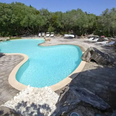 Сasa de vacaciones Charming House Near With Shared Pool *