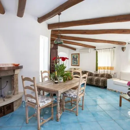 Σπίτι διακοπών Charming House Near With Shared Pool