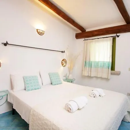 Prázdninový dům Charming House Near With Shared Pool Porto Rotondo