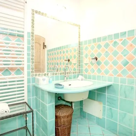 Charming House Near With Shared Pool Сasa de vacaciones