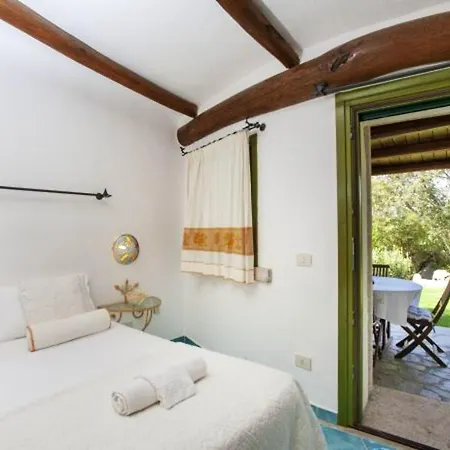 Holiday home Garden Villa: Poolside Retreat Near