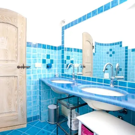 Garden Villa: Poolside Retreat Near * Porto Rotondo