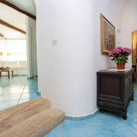 Сasa de vacaciones Charming House Near With Shared Pool