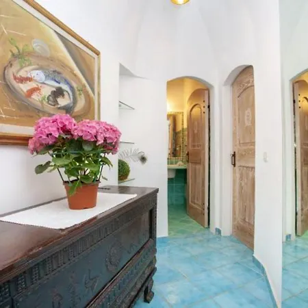 Garden Villa: Poolside Retreat Near