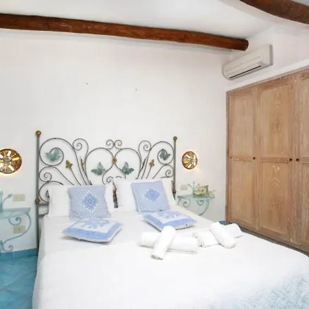 Σπίτι διακοπών Charming House Near With Shared Pool