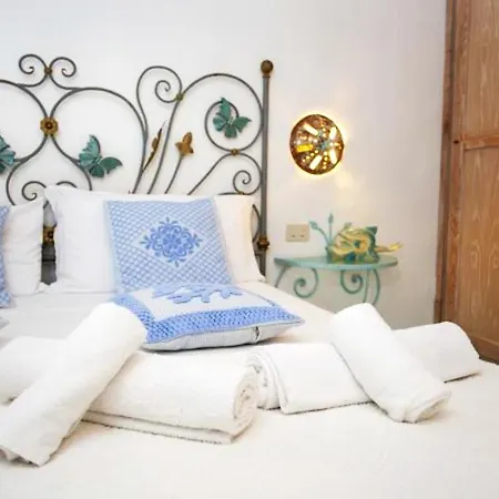 Charming House Near With Shared Pool Сasa de vacaciones