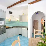 Nyaraló Charming House Near With Shared Pool