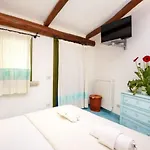 Charming House Near With Shared Pool *