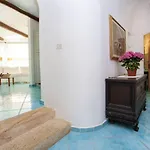 Nyaraló Charming House Near With Shared Pool