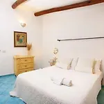 Charming House Near With Shared Pool