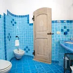 Charming House Near With Shared Pool