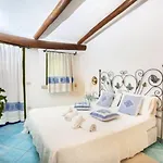 Charming House Near With Shared Pool *