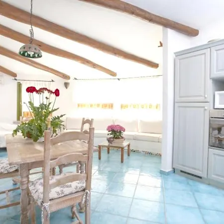 펜션 Charming House Near With Shared Pool