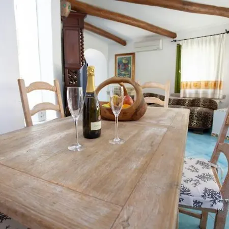 Charming House Near With Shared Pool * 포르투로톤도
