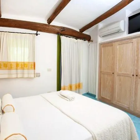Charming House Near With Shared Pool Дом отдыха
