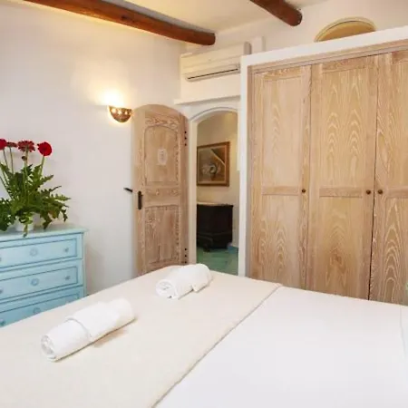 Дом отдыха Charming House Near With Shared Pool