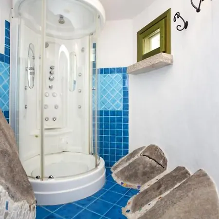 Charming House Near With Shared Pool 펜션