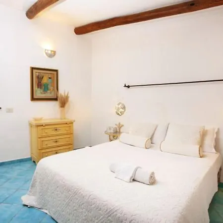 Charming House Near With Shared Pool