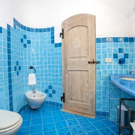 Charming House Near With Shared Pool