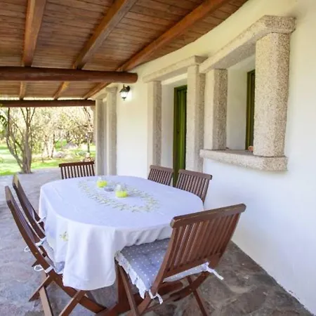 Charming House Near With Shared Pool 펜션