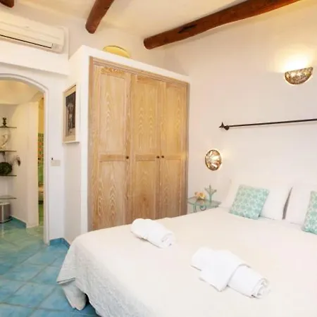 Charming House Near With Shared Pool