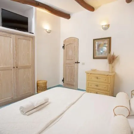 Dom wakacyjny Charming House Near With Shared Pool *