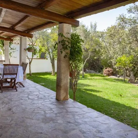 Charming House Near With Shared Pool Dom wakacyjny