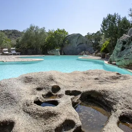 Charming House Near With Shared Pool *