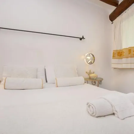 Charming House Near With Shared Pool Dom wakacyjny *