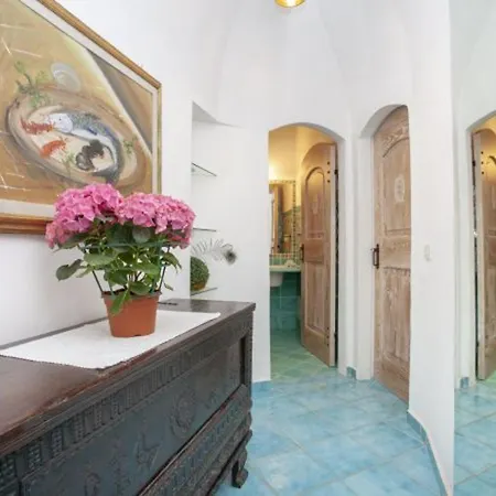 Dom wakacyjny Charming House Near With Shared Pool *