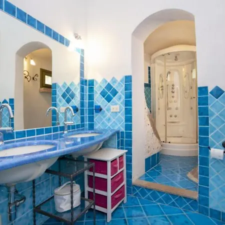 Charming House Near With Shared Pool *