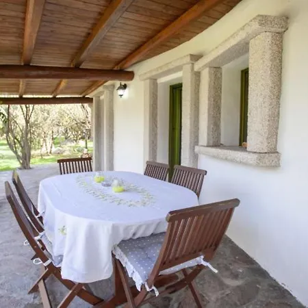 Charming House Near With Shared Pool