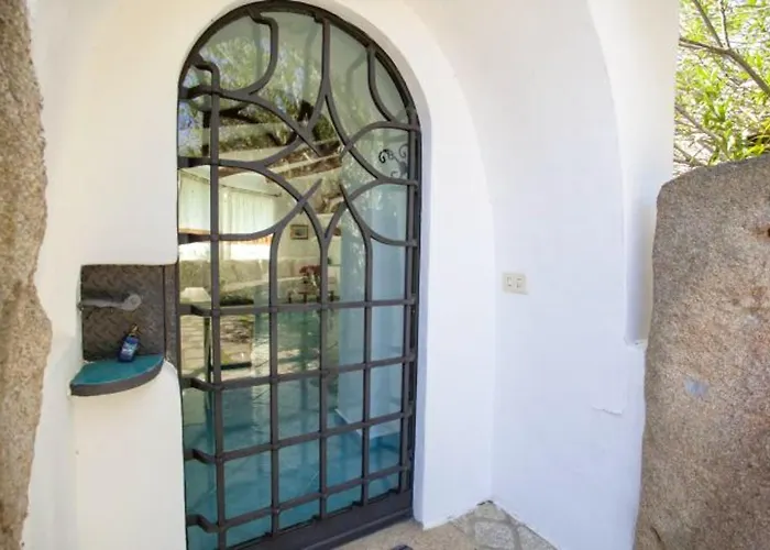 Vakantiehuis Charming House Near With Shared Pool Porto Rotondo