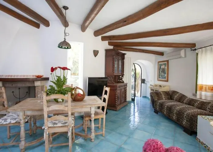 Vakantiehuis Charming House Near With Shared Pool *