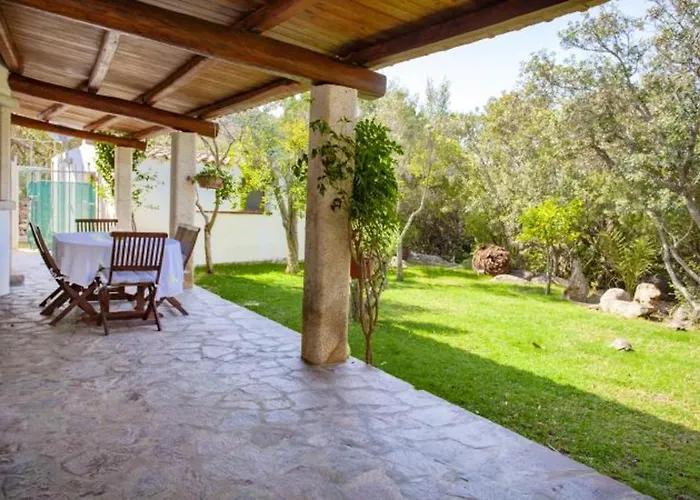 Vakantiehuis Charming House Near With Shared Pool Porto Rotondo
