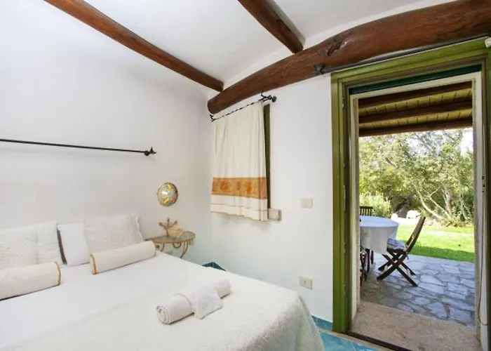 Vakantiehuis Charming House Near With Shared Pool