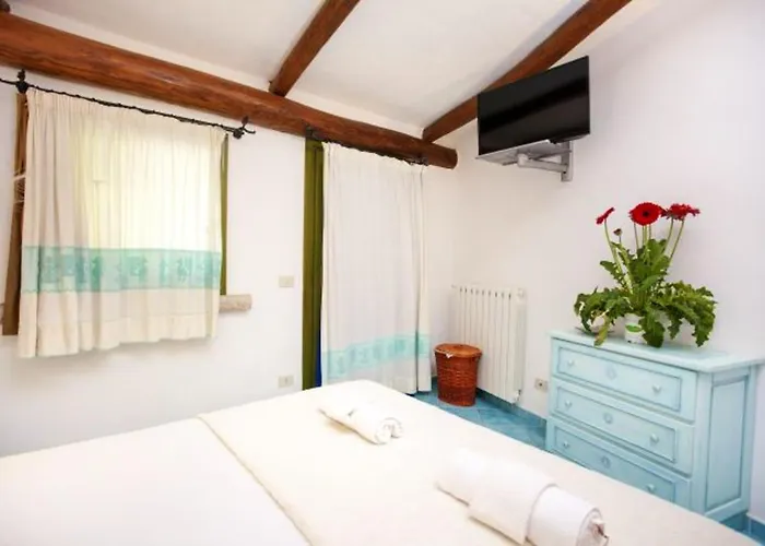 Charming House Near With Shared Pool *