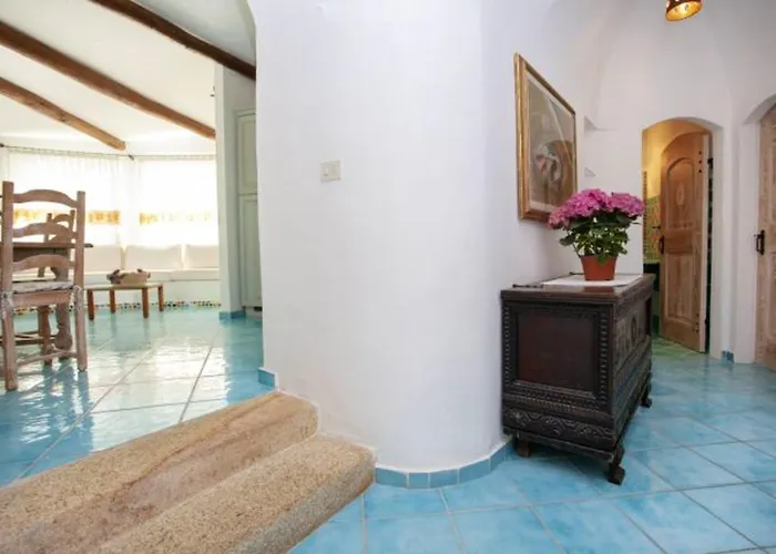Vakantiehuis Charming House Near With Shared Pool