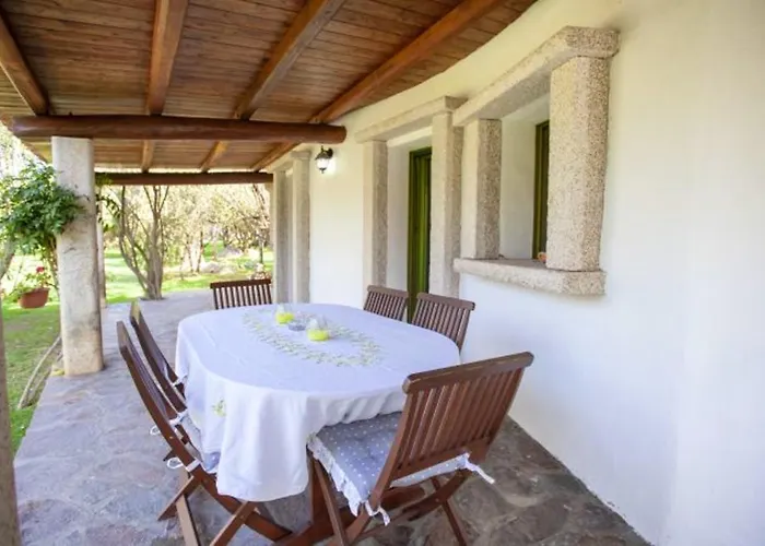 Charming House Near With Shared Pool Vakantiehuis