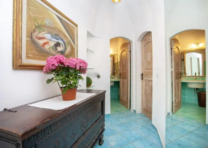 Charming House Near With Shared Pool