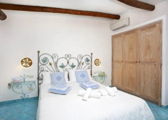 Vakantiehuis Charming House Near With Shared Pool