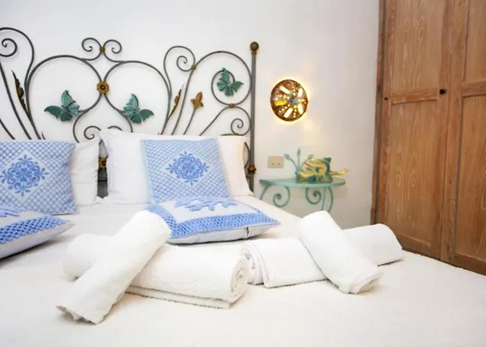 Charming House Near With Shared Pool Vakantiehuis