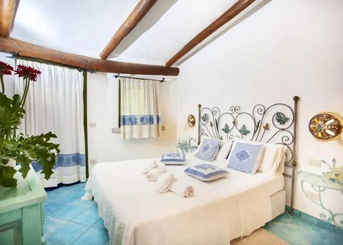 Charming House Near With Shared Pool *
