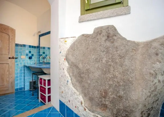Vakantiehuis Charming House Near With Shared Pool
